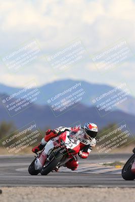 media/Nov-16-2025-Race Pace (Sun) [[8c5fa54630]]/Non Verified Riders (1st 20 Minutes)/5-Turn 15 (110pm)/